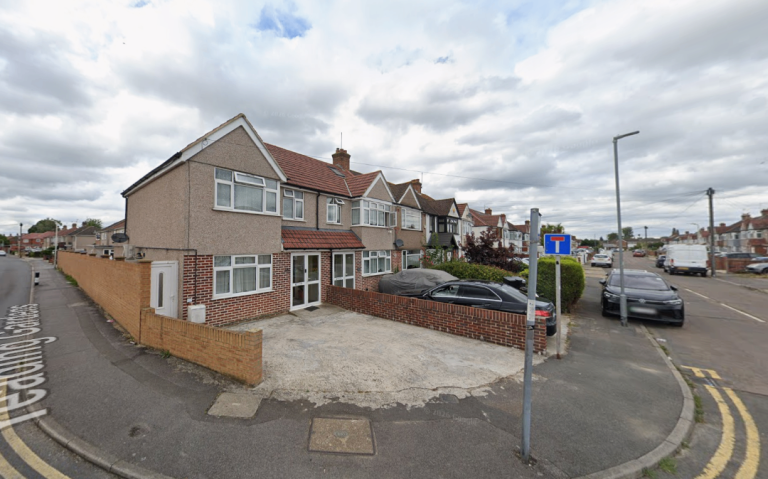 Flat Selan Gardens in Greater London