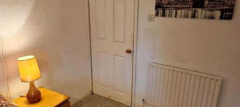 Room Firtree Avenue in Greater London