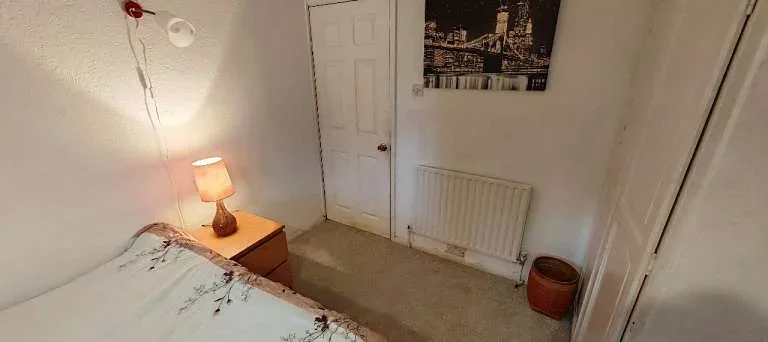 Room Firtree Avenue in Greater London