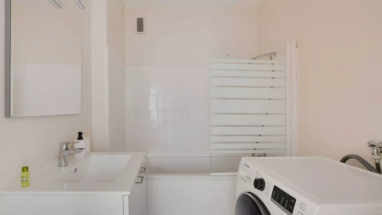 Flat Rue Guersant in Paris