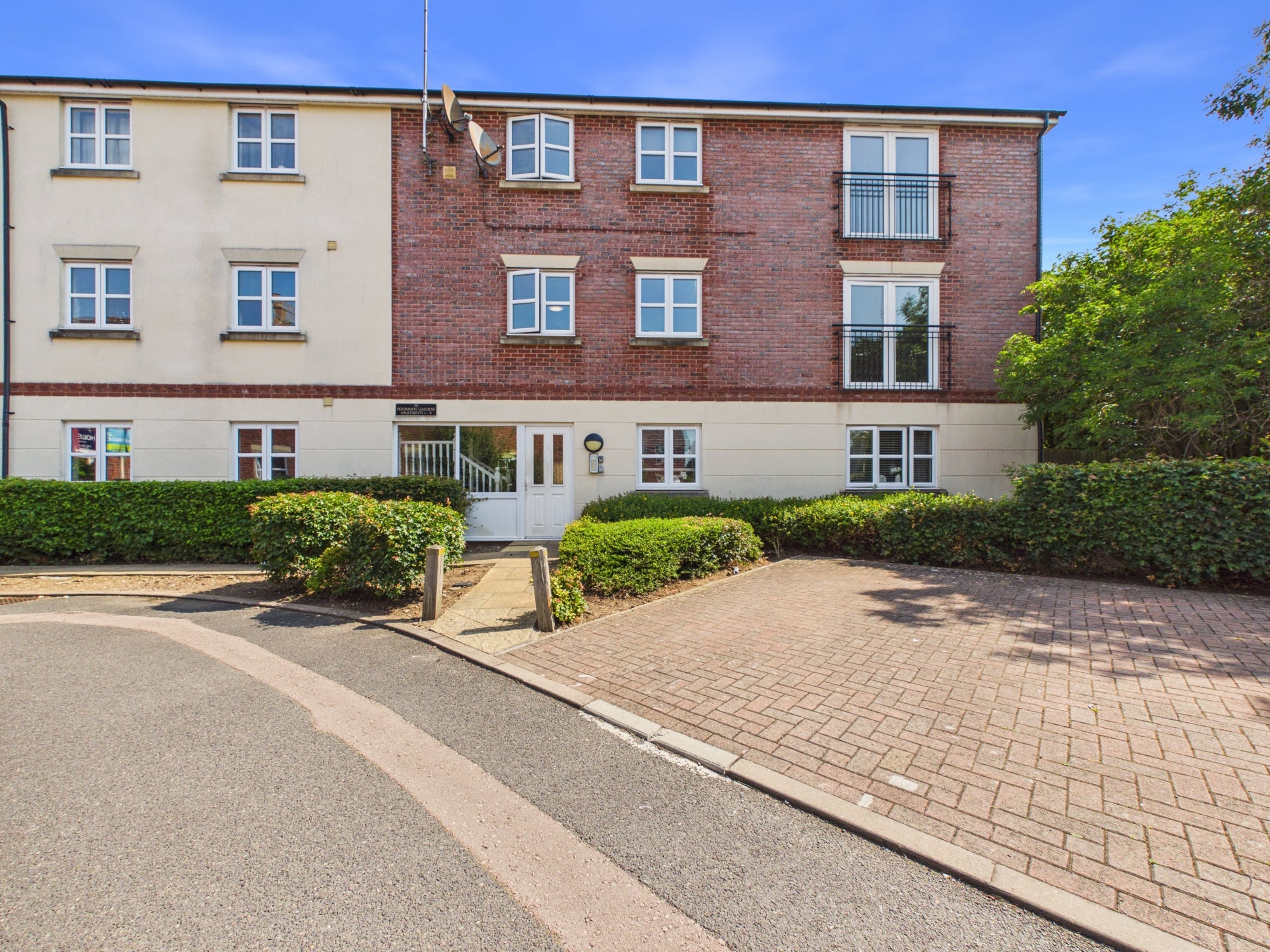 Flat Persimmon Gardens in Cheltenham