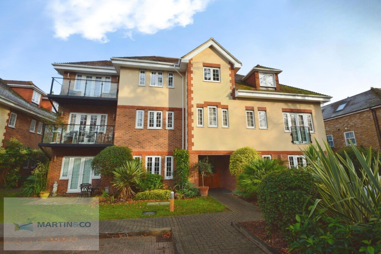 Flat Long Catlis Road in Rainham