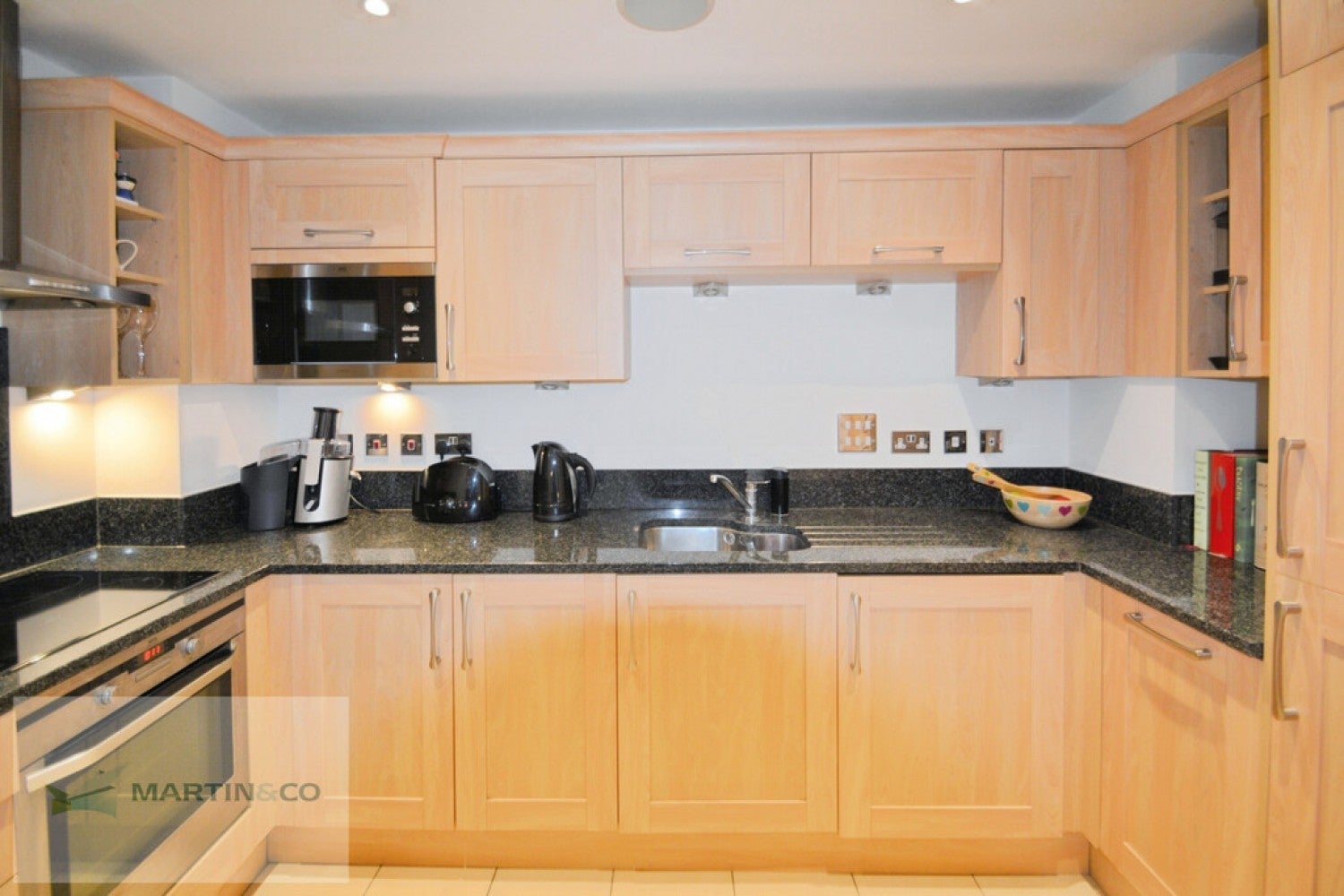 Flat Long Catlis Road in Rainham