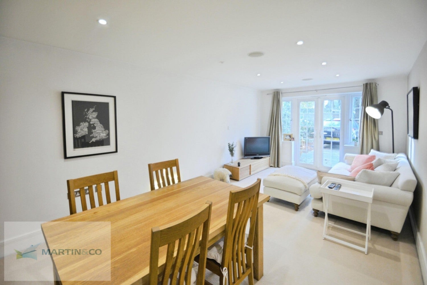 Flat Long Catlis Road in Rainham