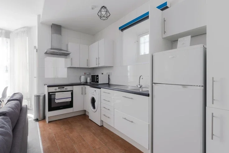 Flat Nevern Road in Greater London