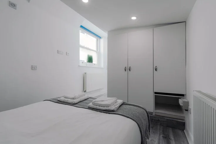 Flat Nevern Road in Greater London
