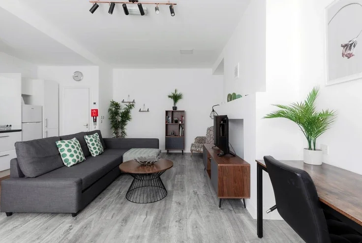 Flat Nevern Road in Greater London