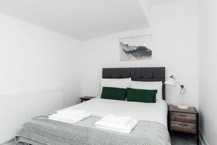 Flat Nevern Road in Greater London