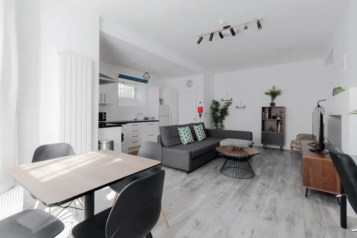Flat Nevern Road in Greater London