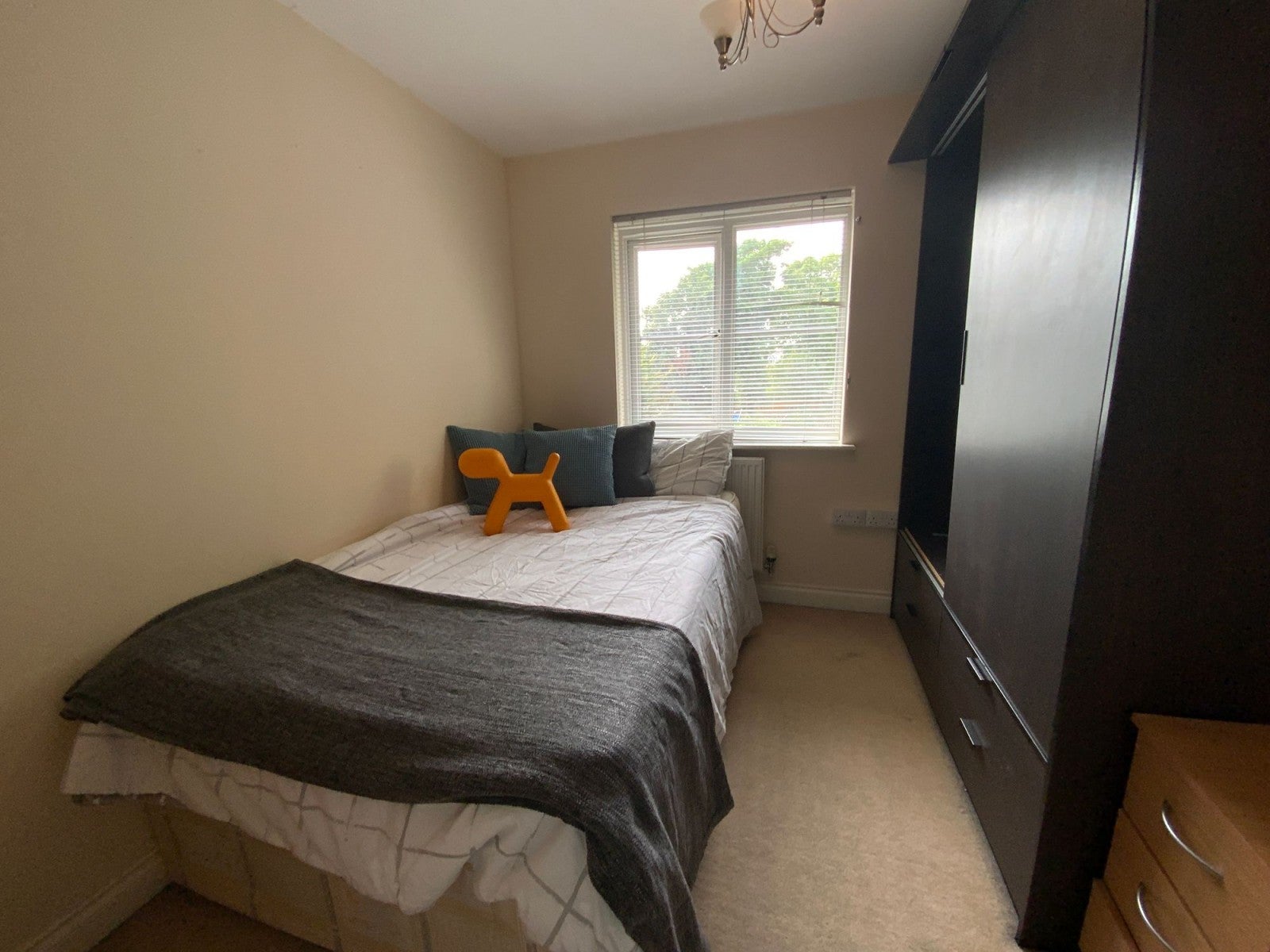 Room Coopers Rise in High Wycombe Community Board