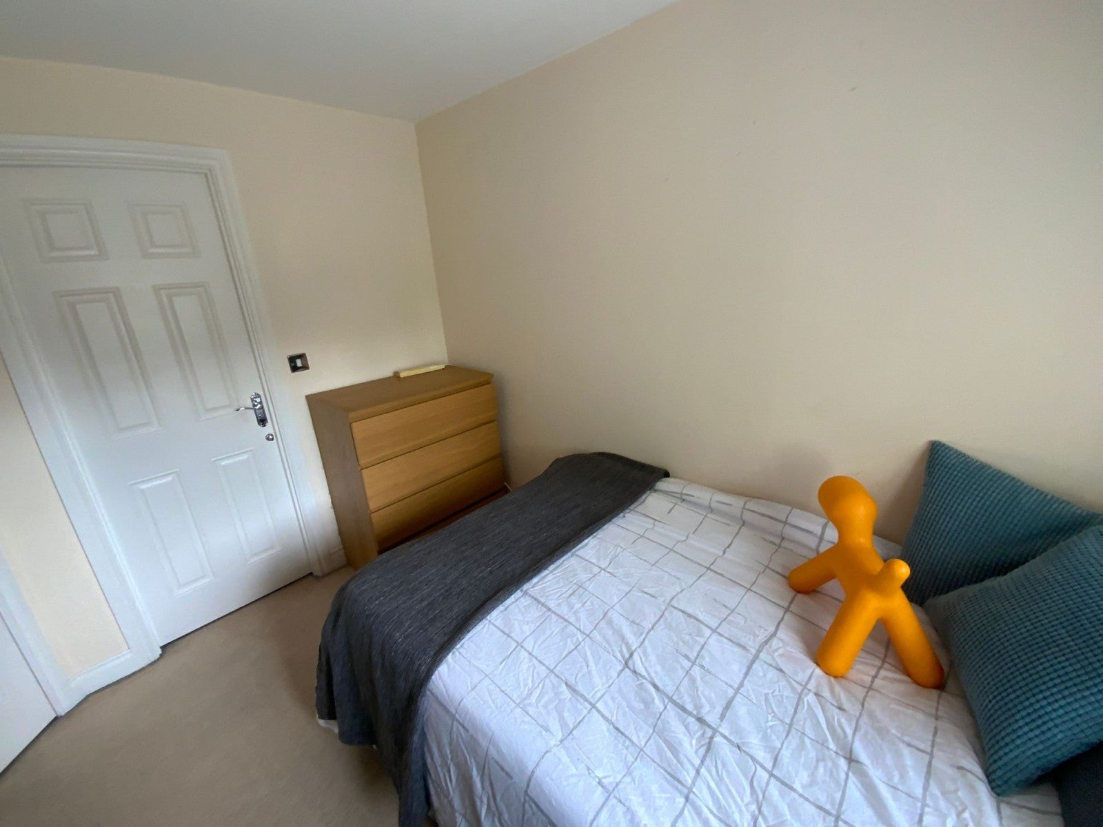 Room Coopers Rise in High Wycombe Community Board