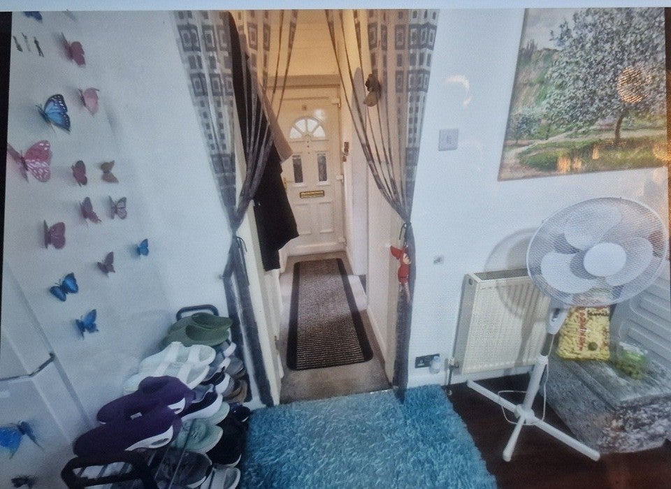 Flat Hounslow Road in Greater London
