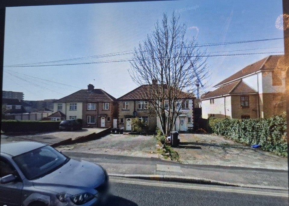 Flat Hounslow Road in Greater London