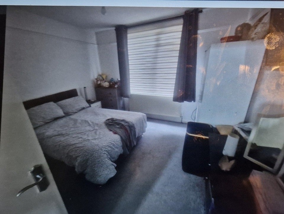 Flat Hounslow Road in Greater London
