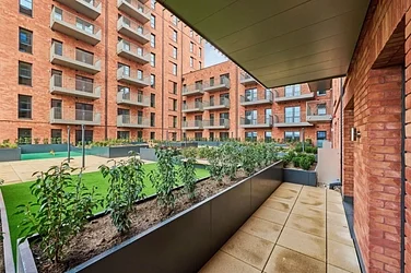 Flat New Road in Greater London