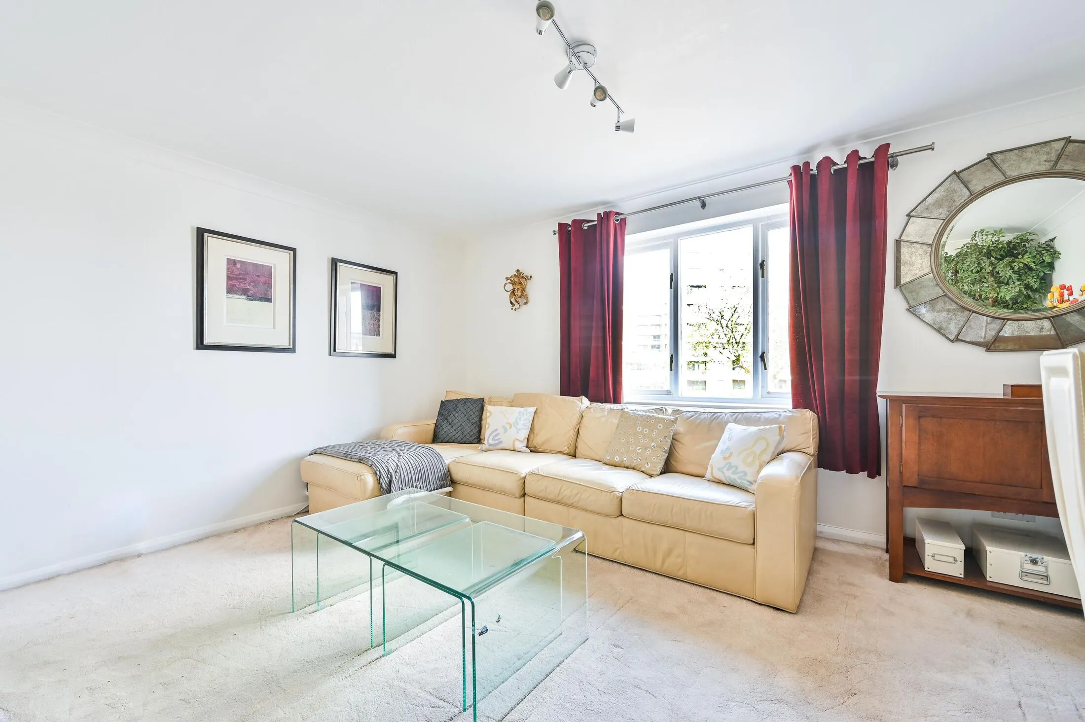 Flat Sopwith Way in Greater London