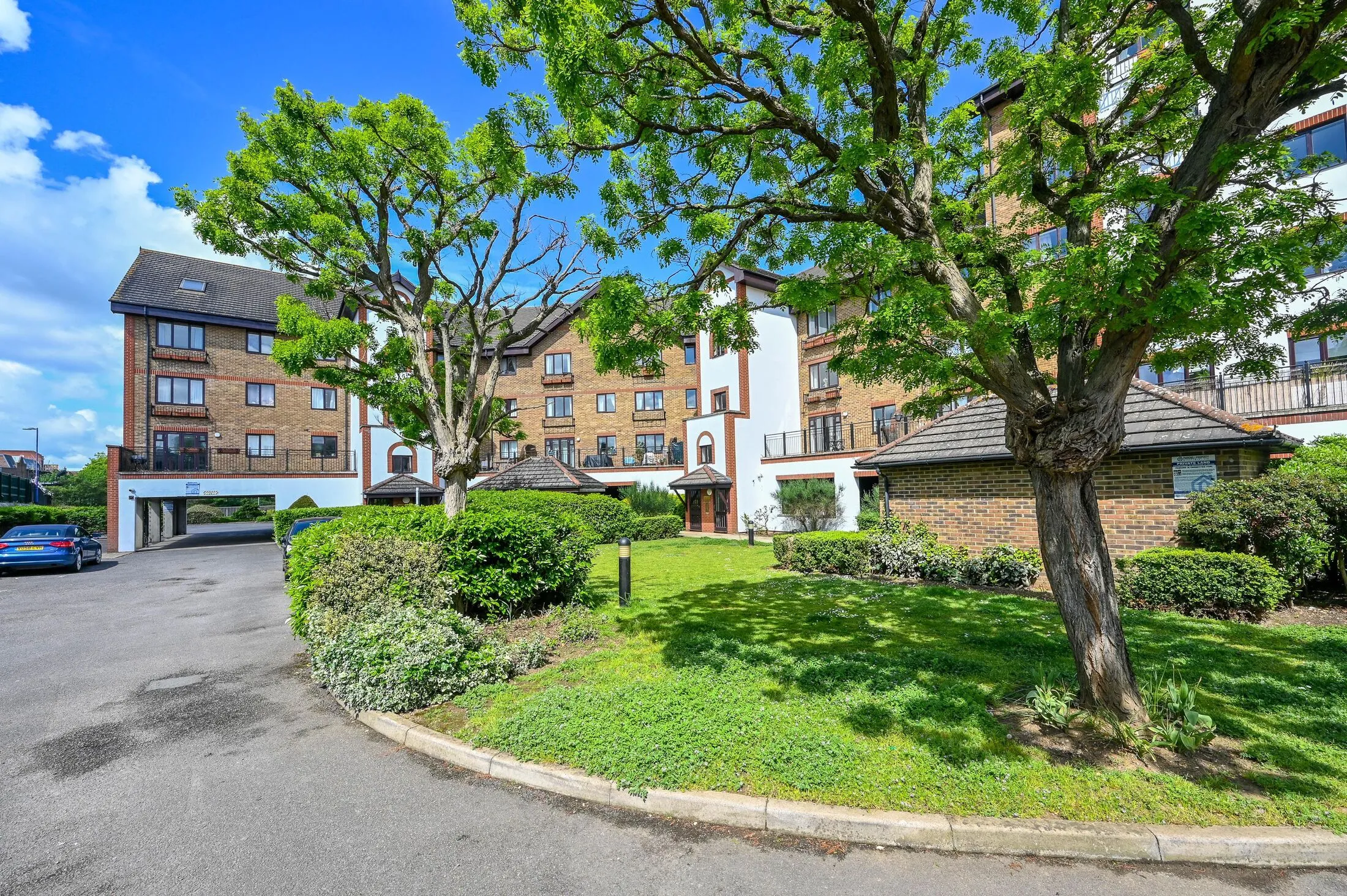 Flat Sopwith Way in Greater London