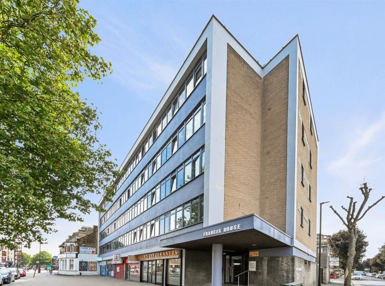 Flat Barking Road in Greater London