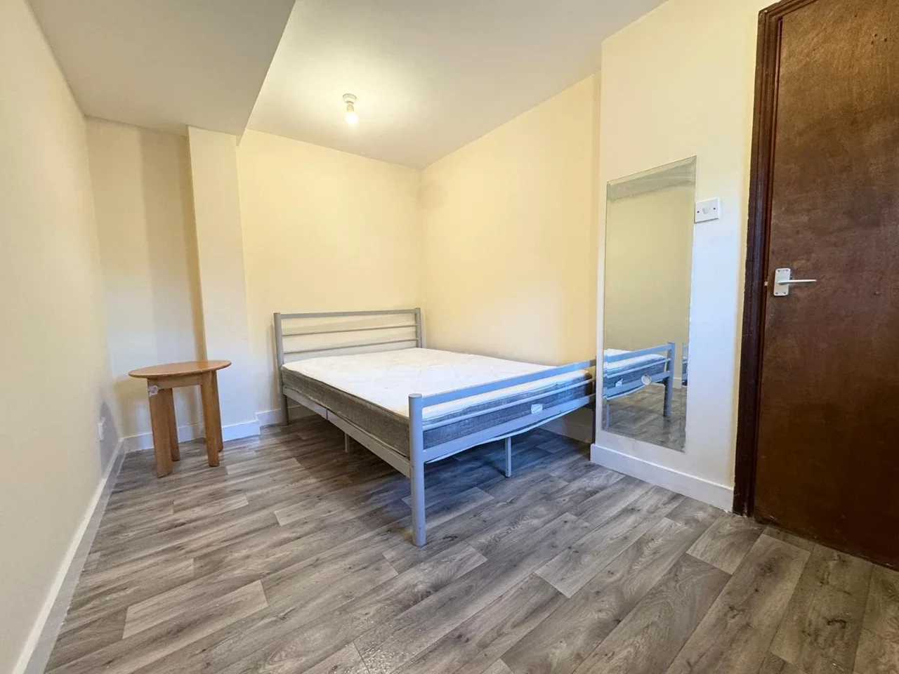 Flat Park Cottages in Greater London