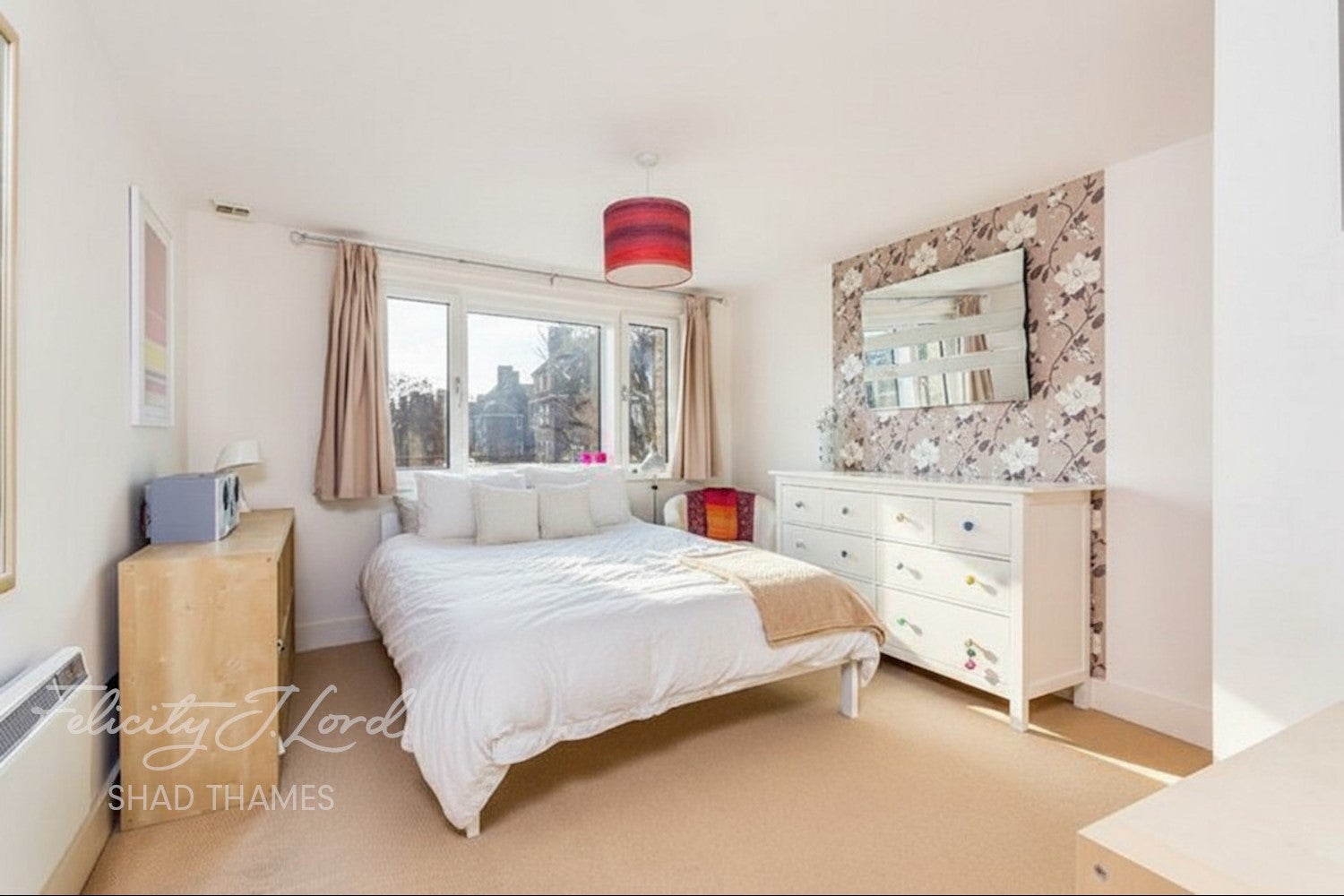 Flat Empire Square South in Greater London
