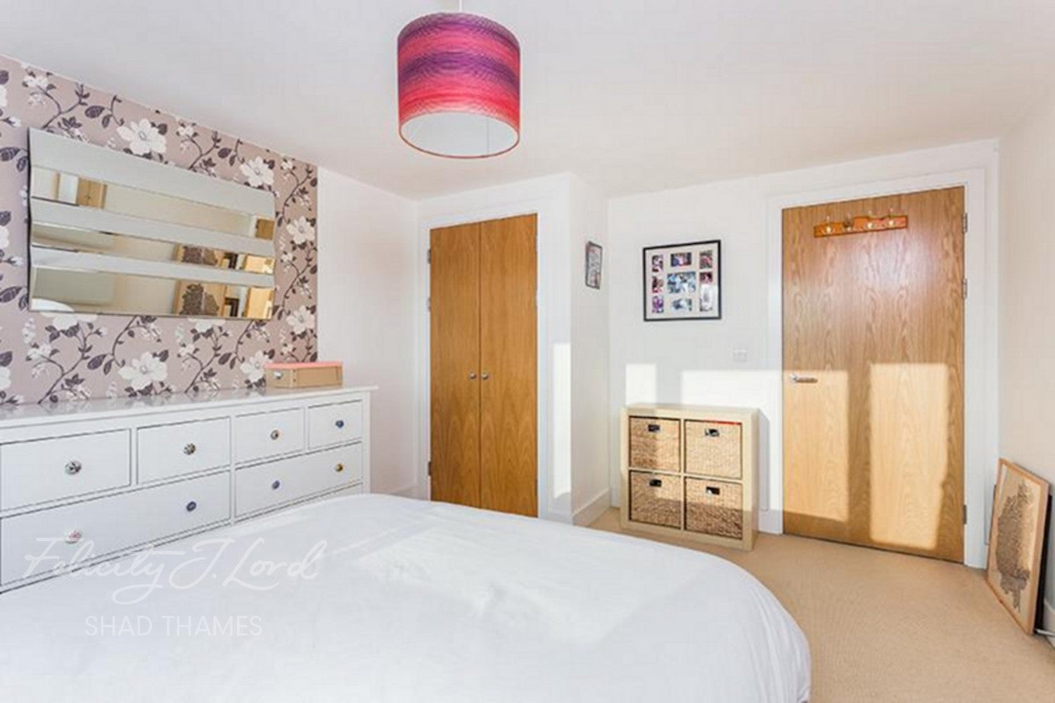 Flat Empire Square South in Greater London