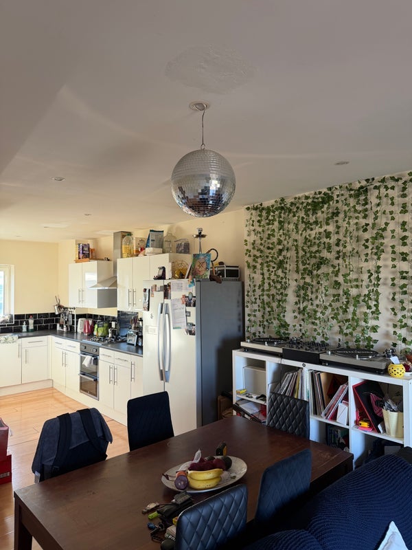 Room Wellspring Close in Greater London