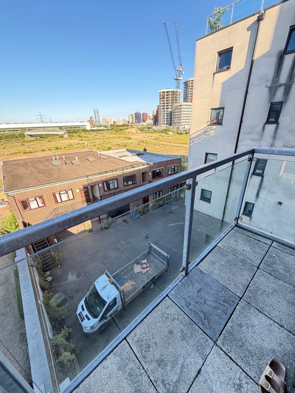 Room Wellspring Close in Greater London