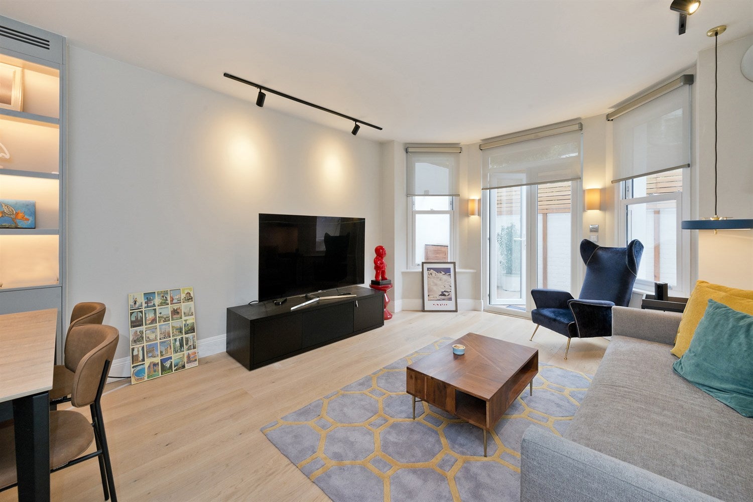 Flat Marloes Road in Greater London