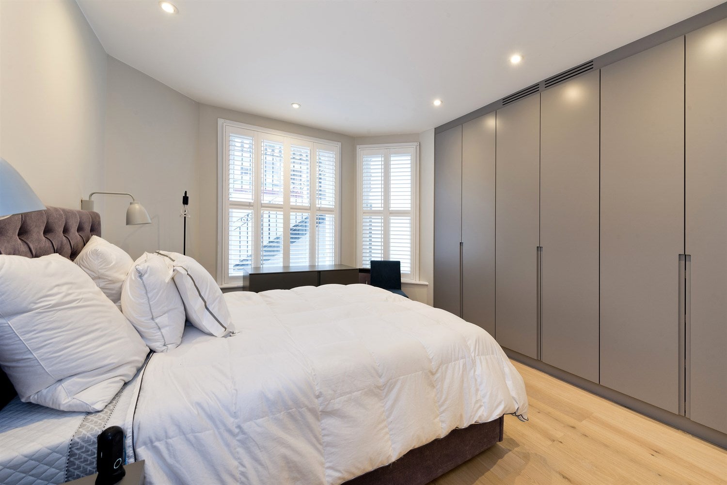 Flat Marloes Road in Greater London