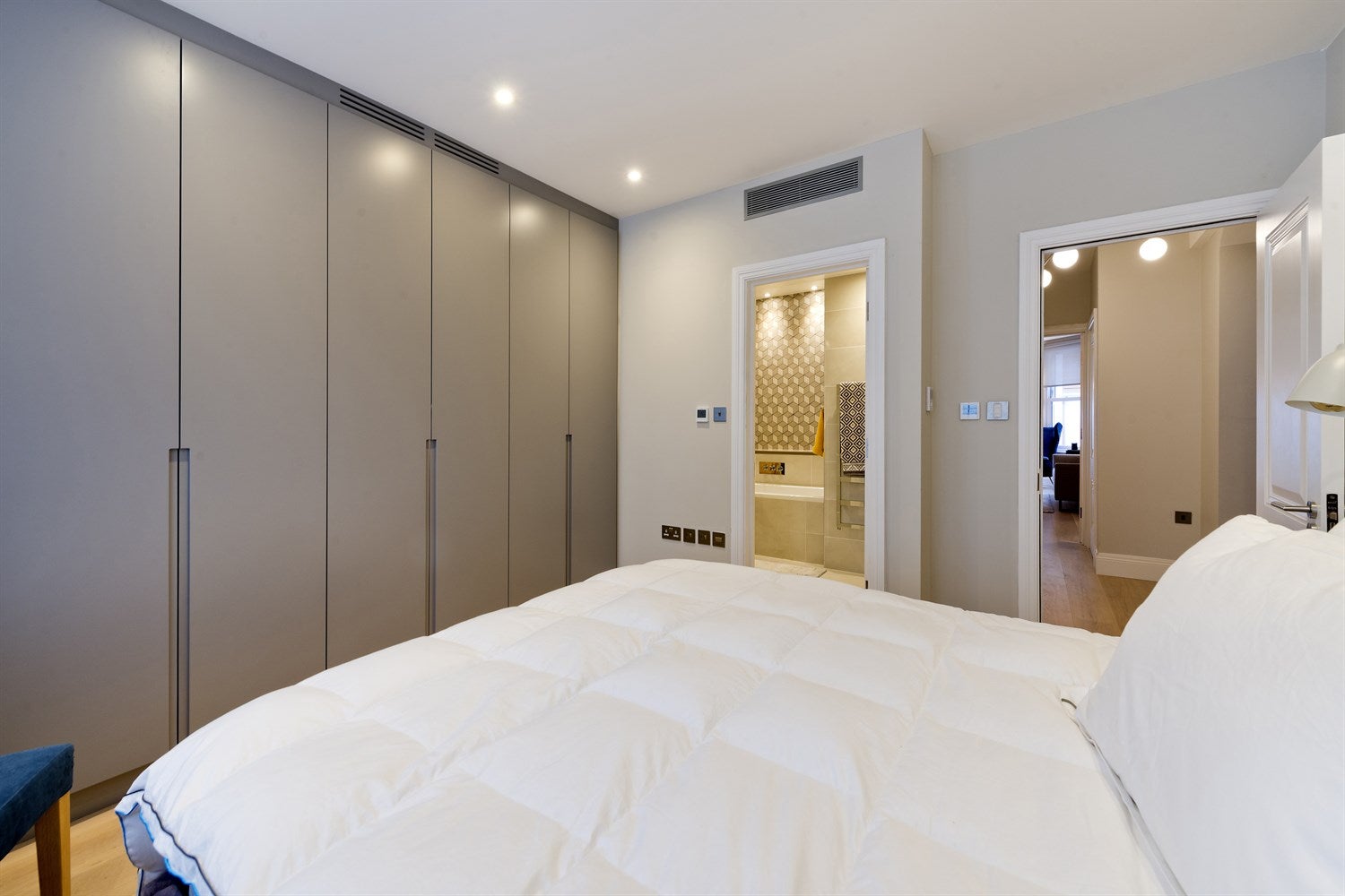 Flat Marloes Road in Greater London