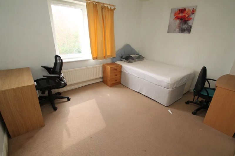 Room Lauderdale Crescent in Manchester