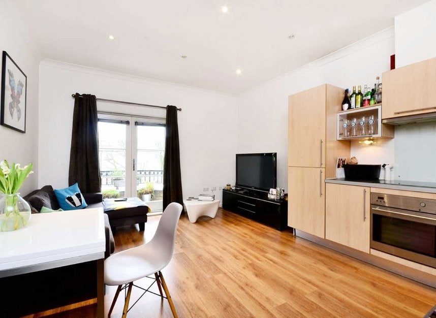 Flat Northpoint Square in Greater London