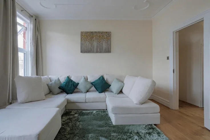 Flat Hanover Road in Greater London