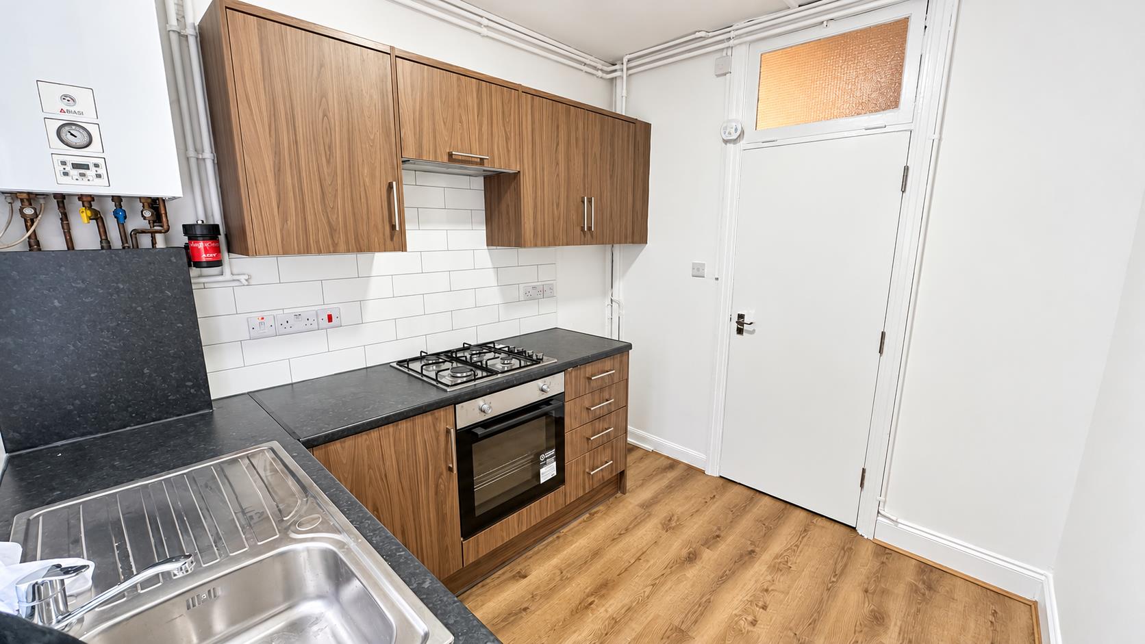 Flat Watford Way in Greater London