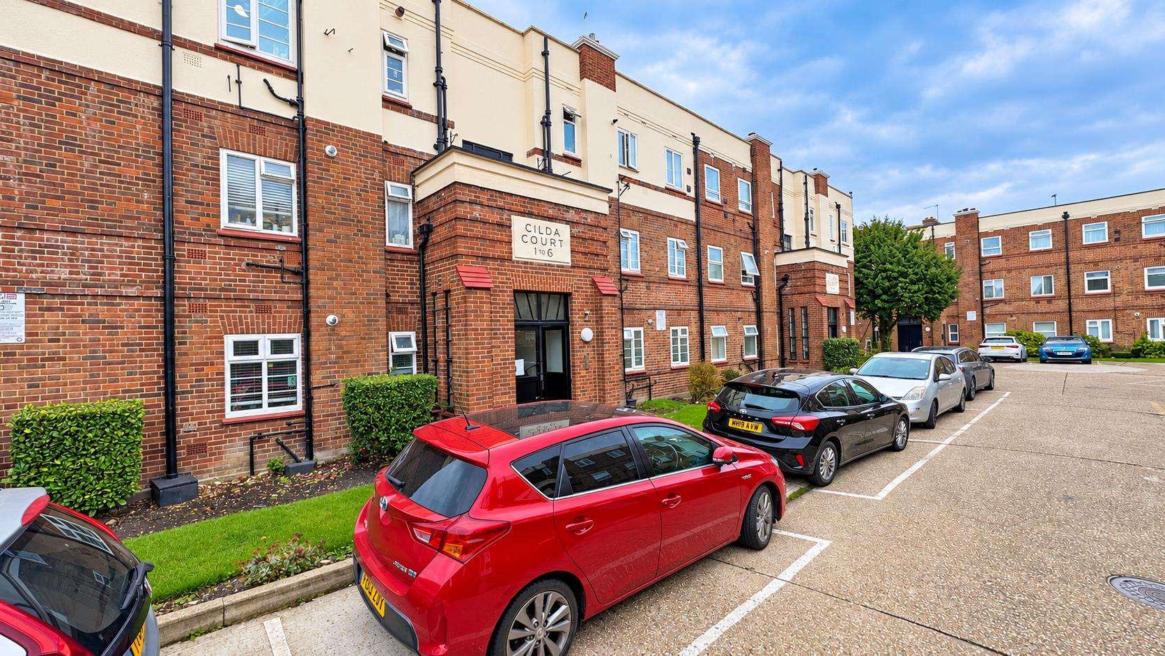 Flat Watford Way in Greater London
