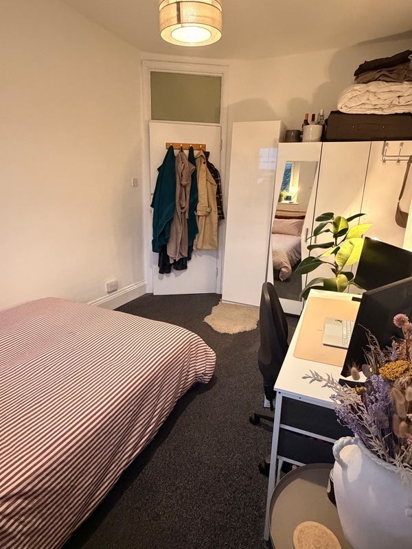 Room Morgan Road in Greater London