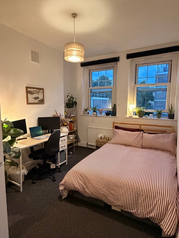 Room Morgan Road in Greater London