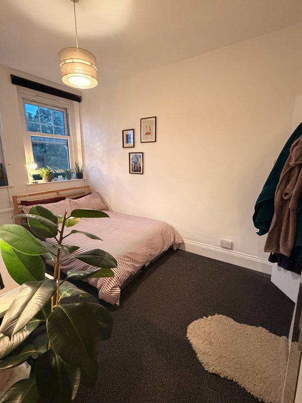 Room Morgan Road in Greater London