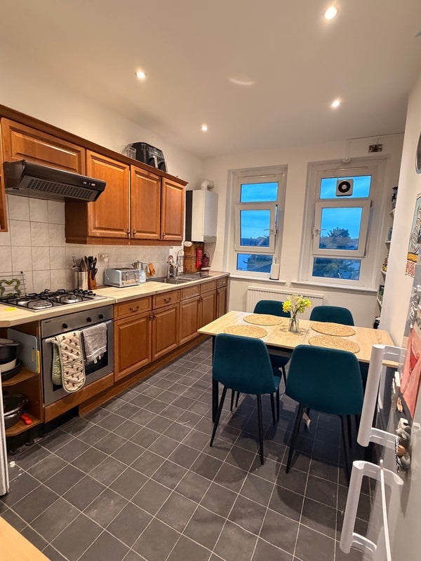 Room Morgan Road in Greater London