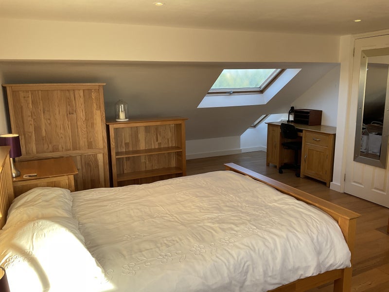 Room Queens Road in Greater London