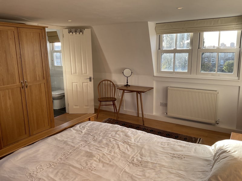 Room Queens Road in Greater London