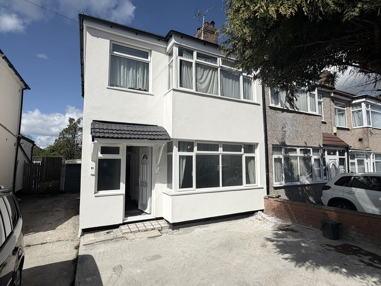 House Orchard Grove in Greater London