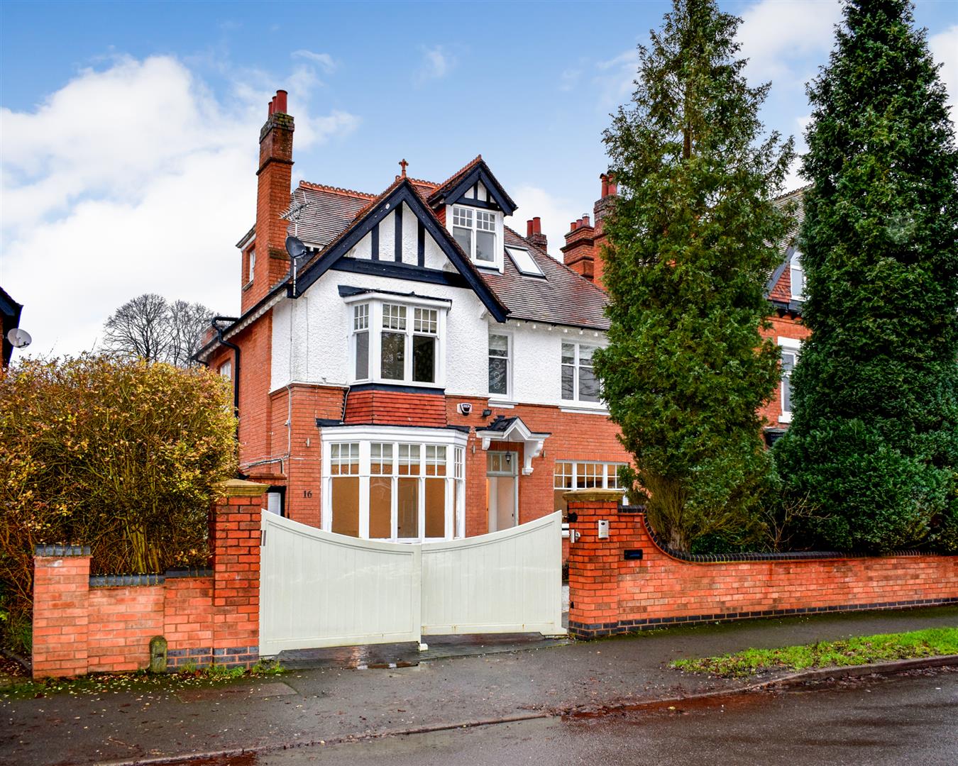 House Weeford Dell in Birmingham