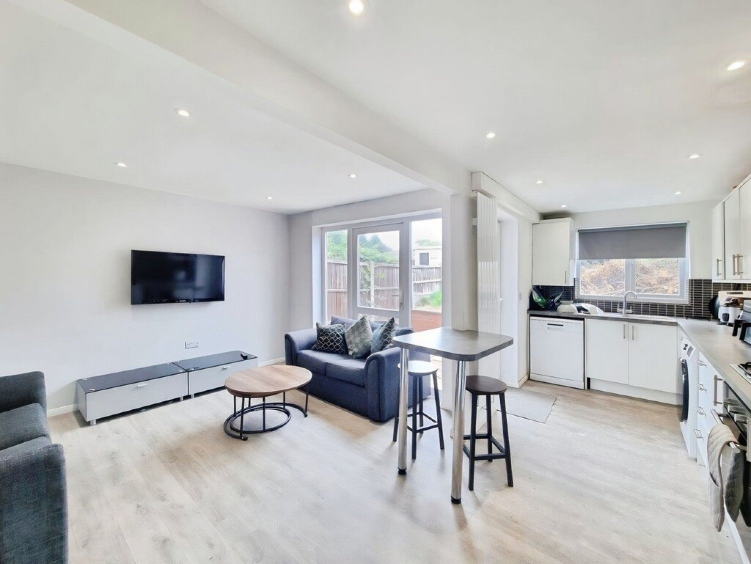 Room Orchard Avenue in North West Leicestershire