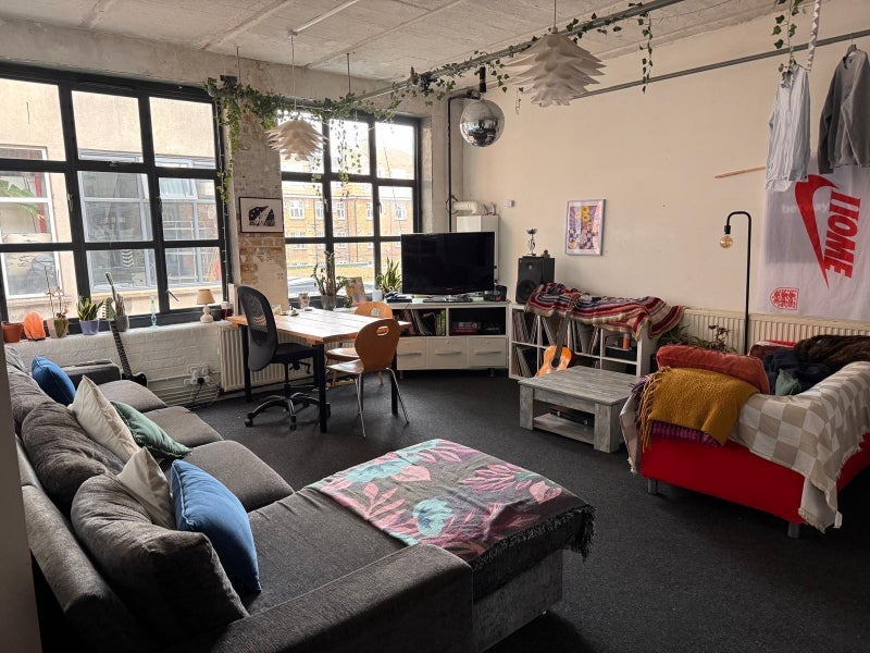 Room Tudor Grove in Greater London