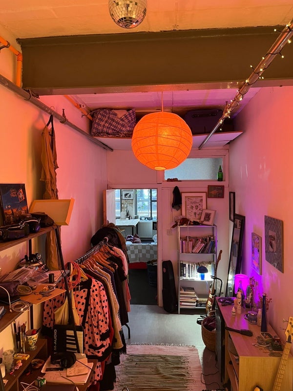 Room Tudor Grove in Greater London