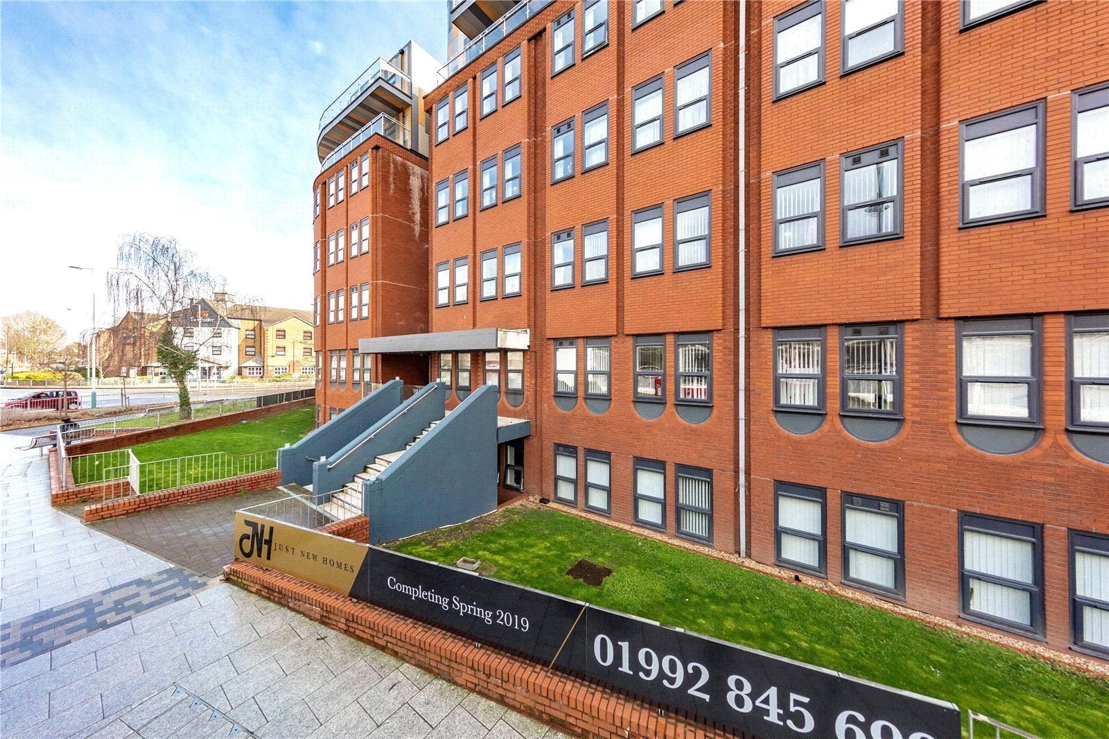 Flat Mercury Gardens in Greater London
