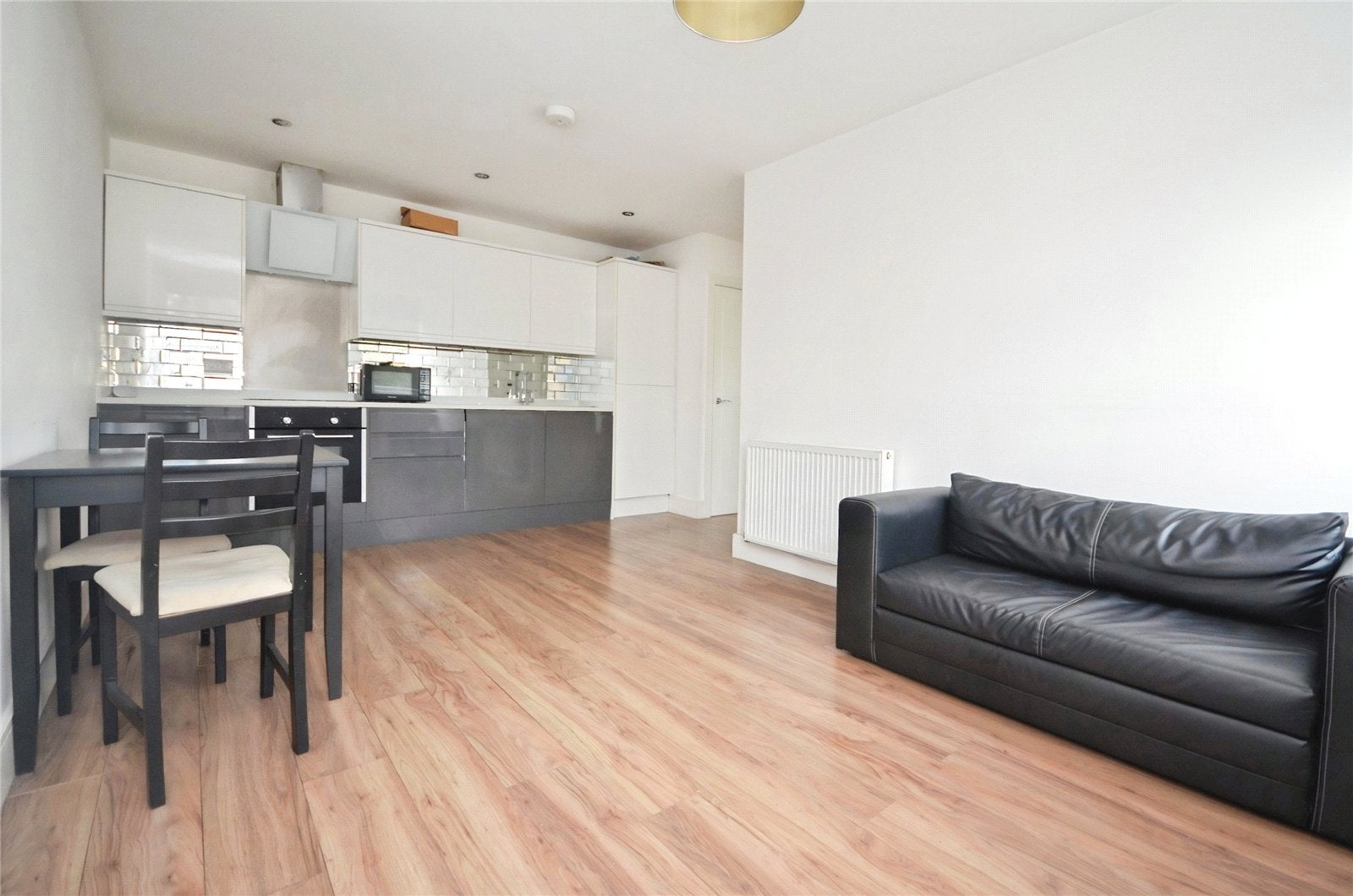 Flat Mercury Gardens in Greater London