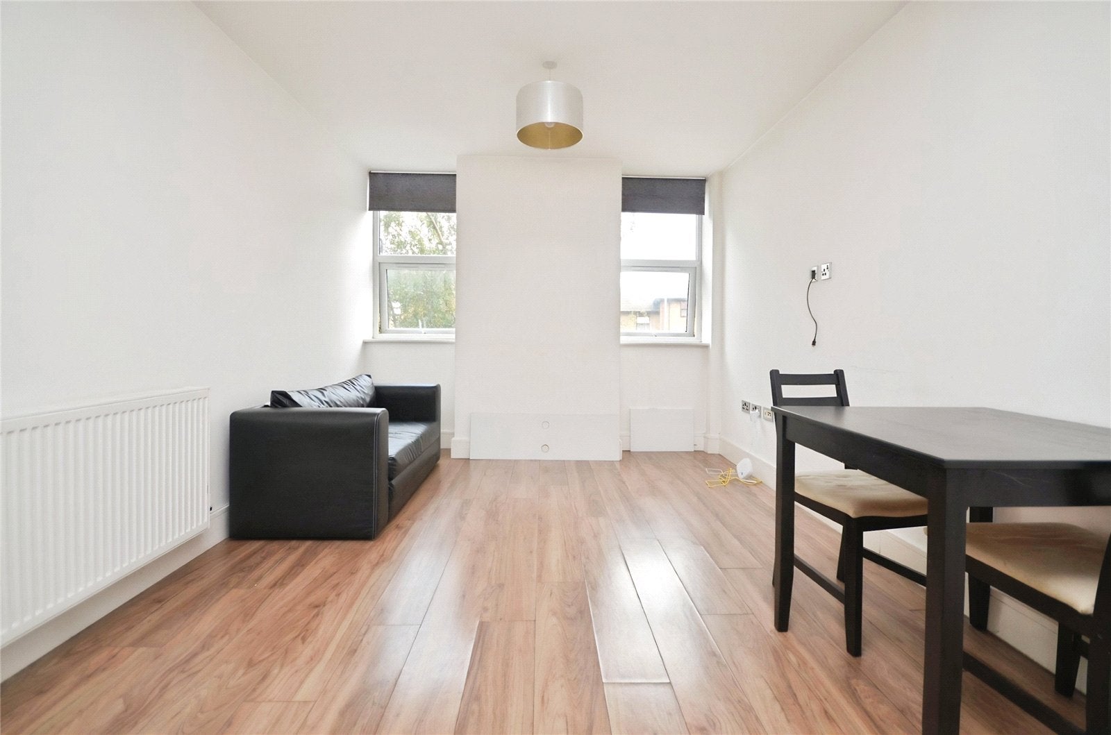 Flat Mercury Gardens in Greater London