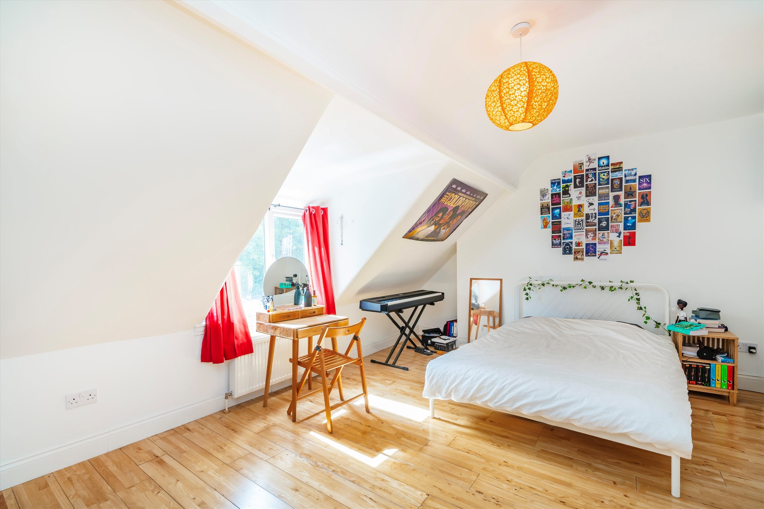Flat Chiswick High Road in Greater London